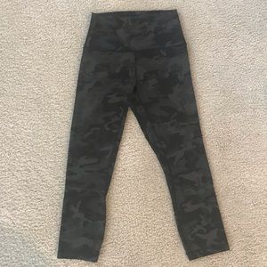Lululemon Mult-Colored Camo 23” Cropped Leggings
